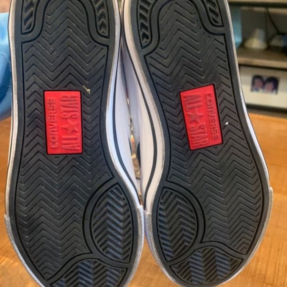 White/Black Converse Shoes (Size US 3/UK 35) - Picture 2 of 5